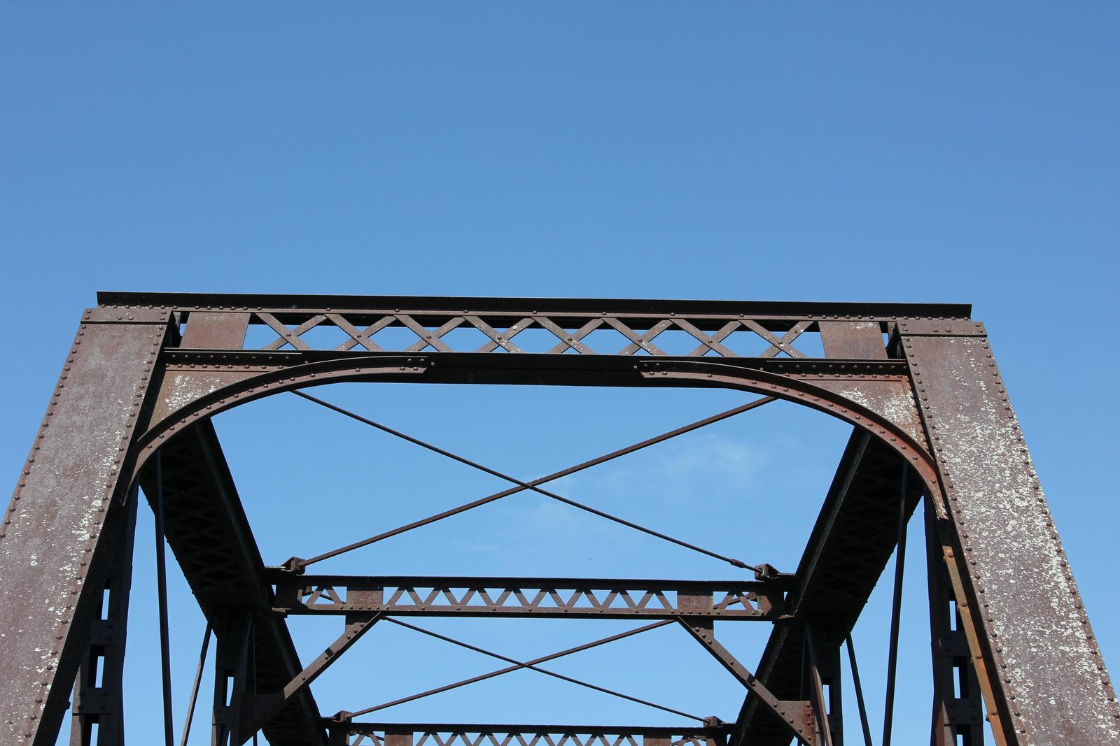 Portal bracing, swing span (span #8)